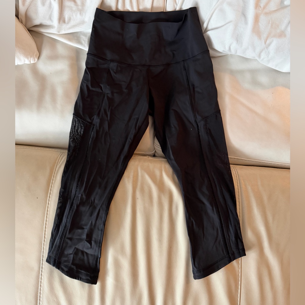 Lululemon 3/4 crop lace/mesh leggings